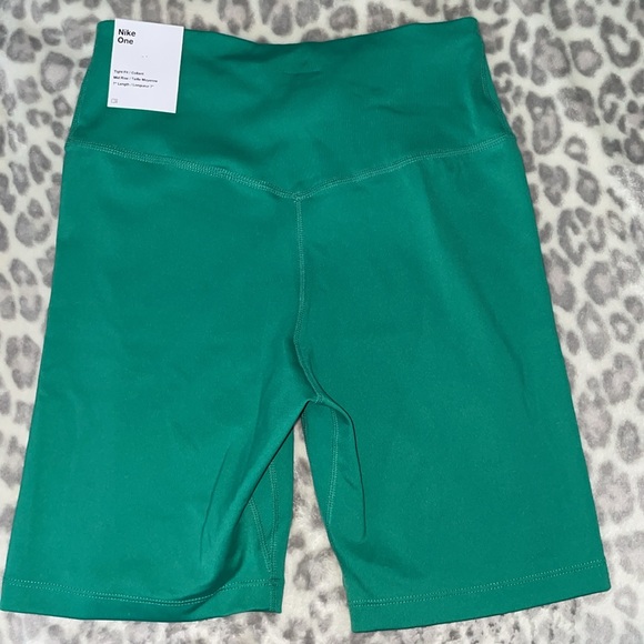 NIKE biker shorts 7’ - Picture 2 of 3